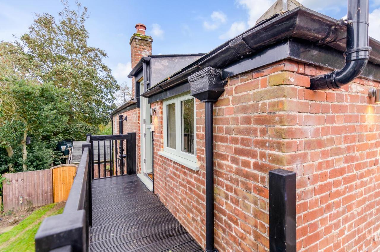 Hayloft And Shepherds Hut In Norfolk Broads With Fire Pit And Bbq From Ginger And Gold Ranworth Exterior photo