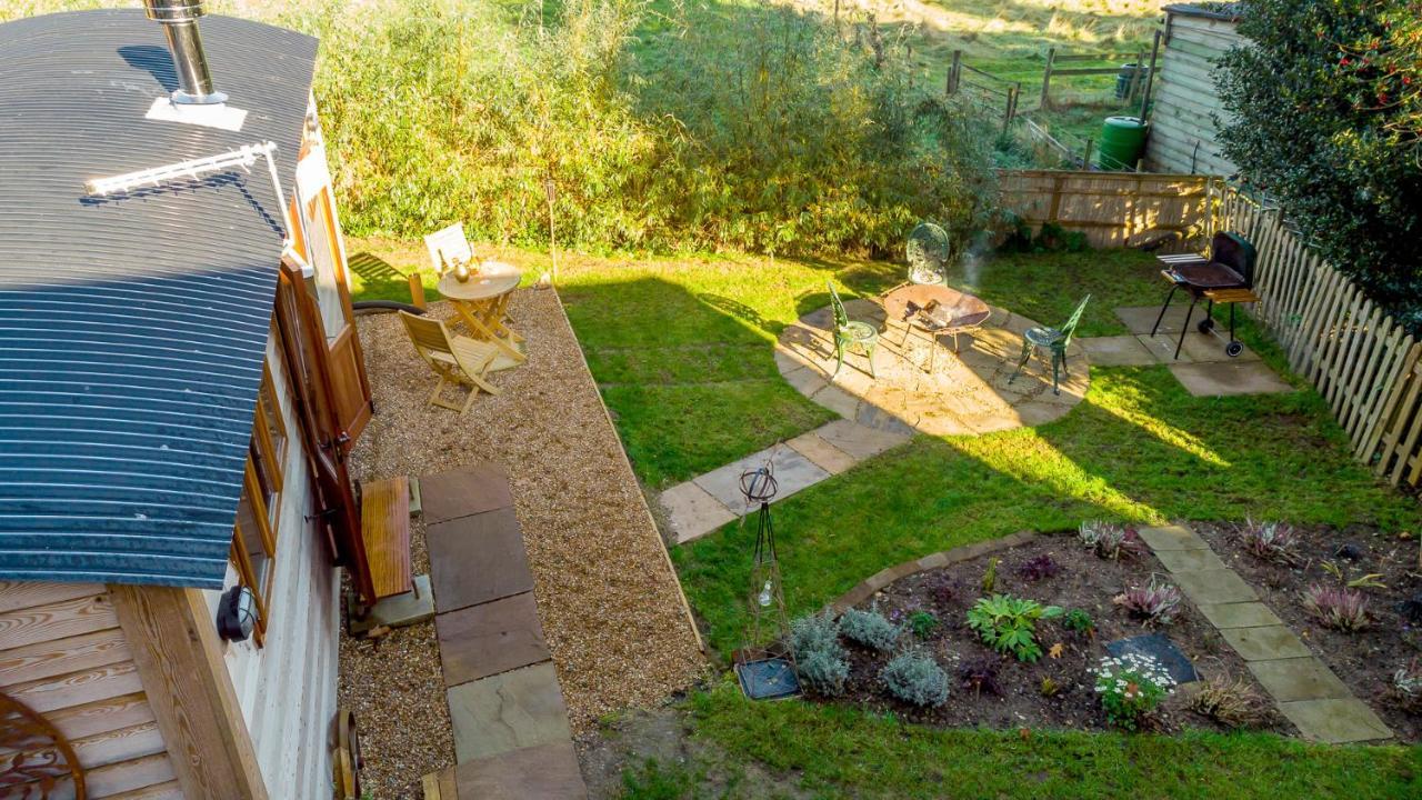 Hayloft And Shepherds Hut In Norfolk Broads With Fire Pit And Bbq From Ginger And Gold Ranworth Exterior photo