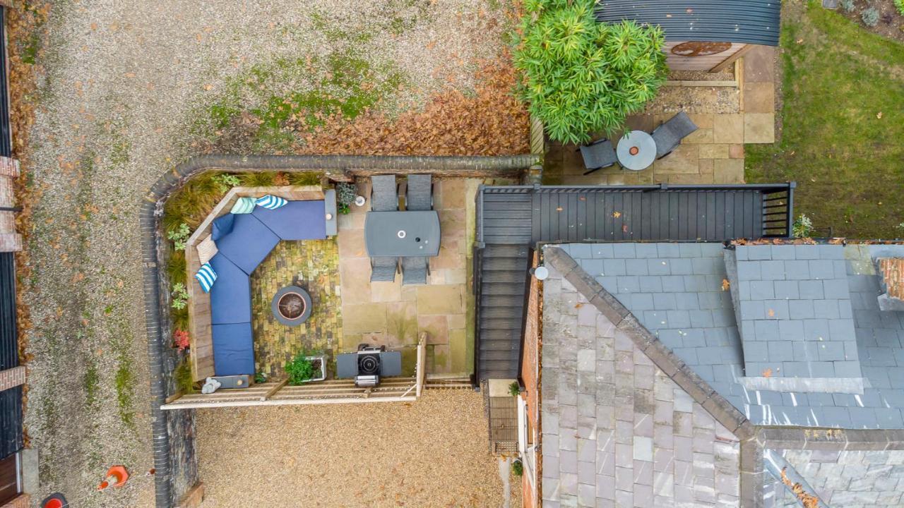 Hayloft And Shepherds Hut In Norfolk Broads With Fire Pit And Bbq From Ginger And Gold Ranworth Exterior photo