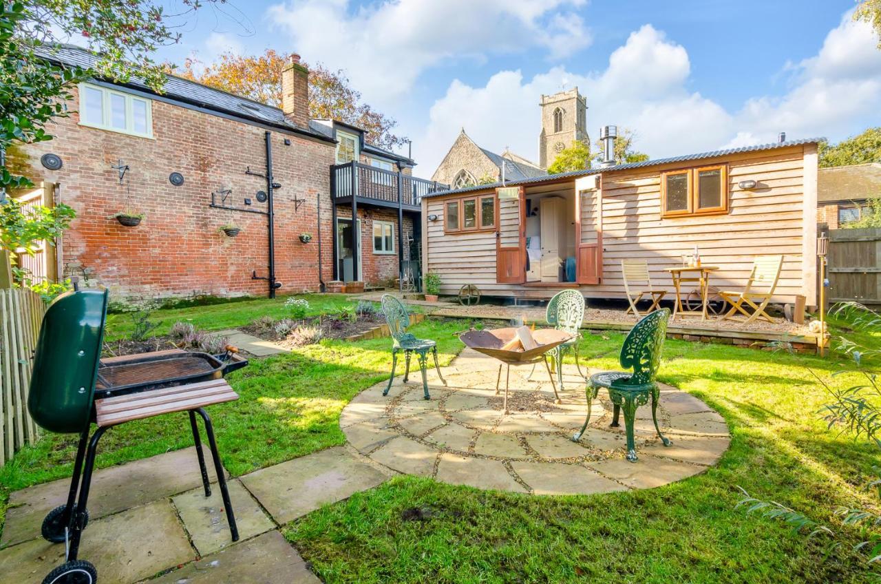 Hayloft And Shepherds Hut In Norfolk Broads With Fire Pit And Bbq From Ginger And Gold Ranworth Exterior photo